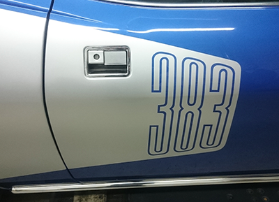 Detailansicht des Kühlergrills mit Steinschlagschutzfolie auf einem Mercedes SLR